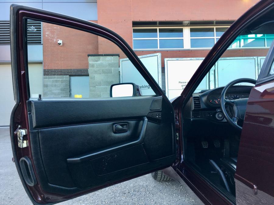 Интерьер Porsche 944 S2 Red Pearl 1990 года  (фото 38 из 86)